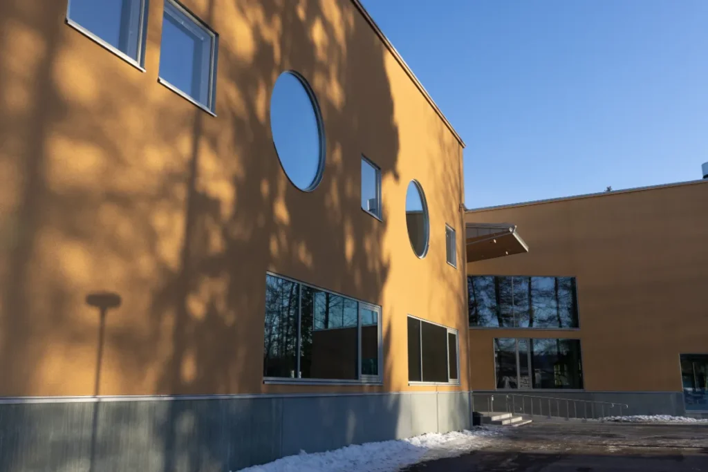 Nya Oxhamns skola i Jakobstad, fasad